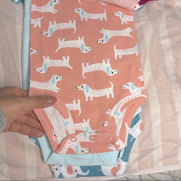 Carter’s 5 Piece Onesies with 3 snap Buttons - Picture 2 of 7